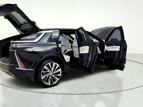 Used 2024 Cadillac Lyriq Luxury RWD image 19