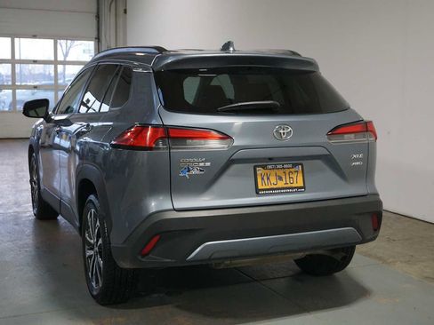 Used 2023 Toyota Corolla Cross XLE image 3