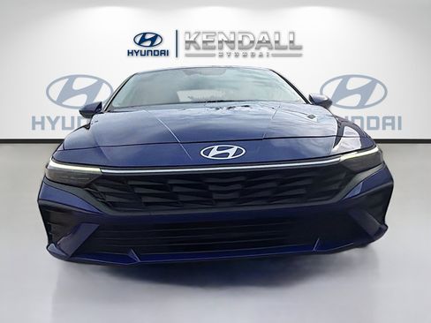 Used 2024 Hyundai Elantra SE FWD image 2