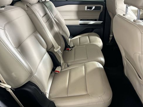 Used 2022 Ford Explorer XLT w/ Equipment Group 202A image 24