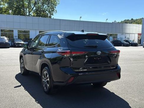 Used 2026 Toyota Highlander XLE AWD/4WD image 4