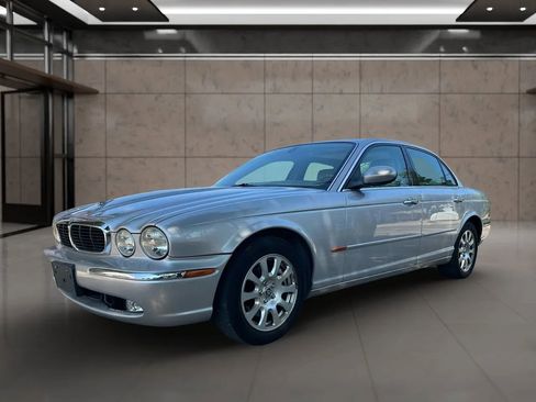 Used 2004 Jaguar XJ8 image 32
