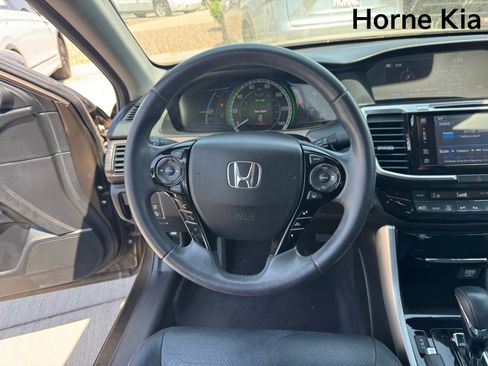Used 2017 Honda Accord Touring image 15