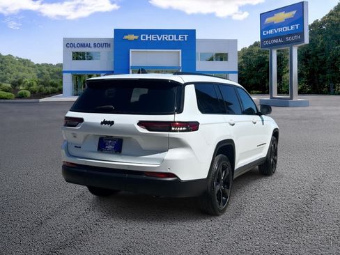 Used 2023 Jeep Grand Cherokee L Altitude AWD/4WD image 6