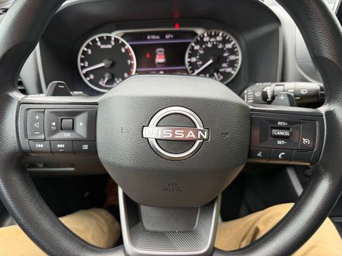 Used 2025 Nissan Rogue S AWD/4WD image 23