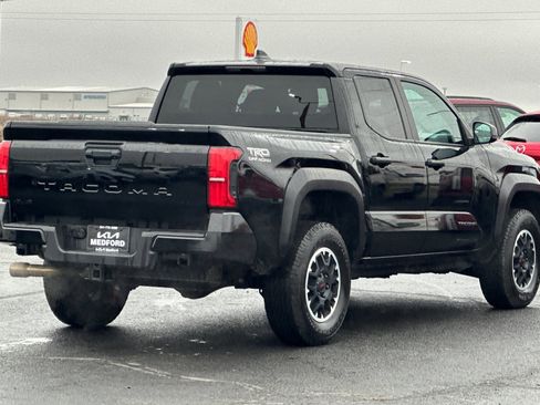 Used 2024 Toyota Tacoma TRD Off-Road image 4