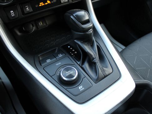 Used 2023 Toyota RAV4 XLE image 12