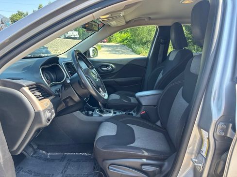Used 2016 Jeep Cherokee Sport w/ Cold Weather Group AWD/4WD image 11