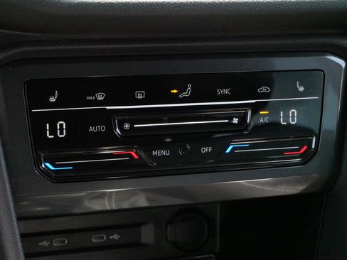 Certified 2023 Volkswagen Tiguan SE FWD image 23