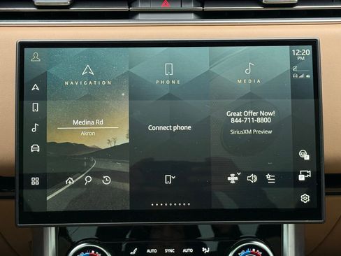 Used 2023 Land Rover Range Rover Long Wheelbase SE image 23