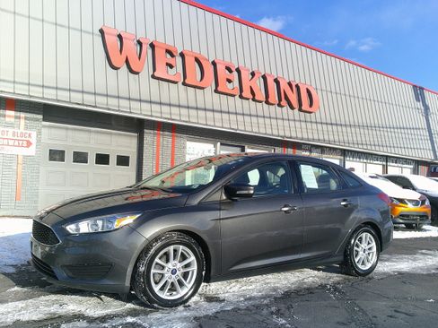 Used 2015 Ford Focus SE image 1