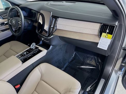 New 2026 Volvo XC90 T8 Plus w/ Protection Package Premier image 32