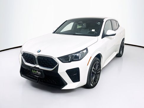 Used 2025 BMW X2 xDrive28i w/ M Sport Package image 3