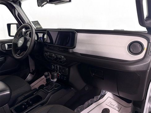 Used 2024 Jeep Wrangler Willys image 28