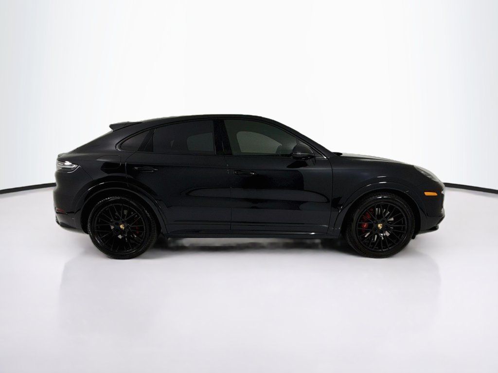 Certified 2022 Porsche Cayenne GTS AWD/4WD image 8