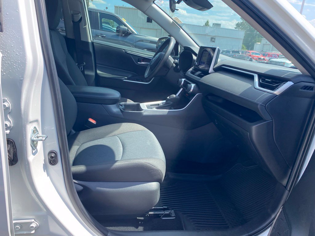 Used 2024 Toyota RAV4 XLE w/ Convenience Package FWD image 17