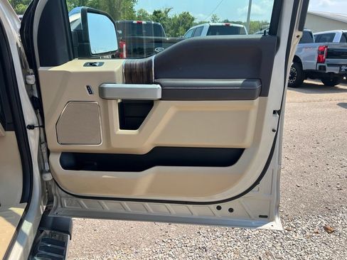 Used 2018 Ford F150 Lariat w/ Equipment Group 502A Luxury AWD/4WD image 21