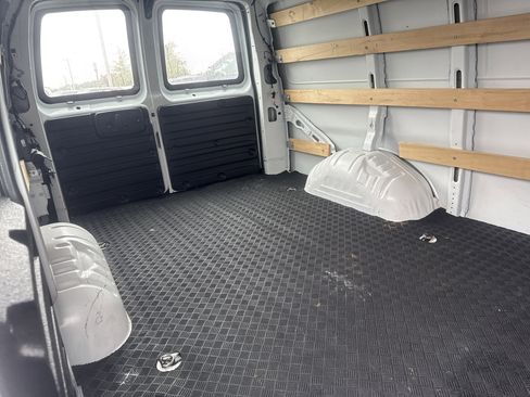 Used 2024 GMC Savana 2500 w/ Driver Convenience Package image 33