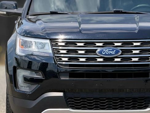Used 2016 Ford Explorer XLT w/ Equipment Group 202A FWD image 11