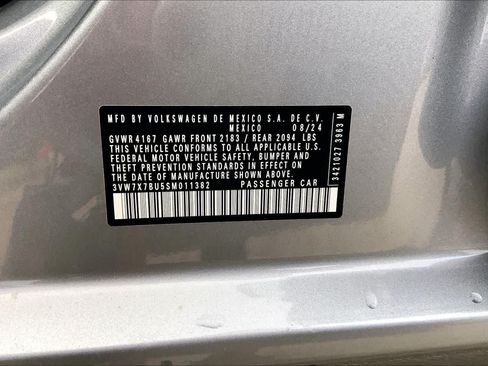 Used 2025 Volkswagen Jetta SE FWD image 35