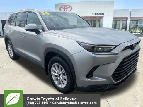 Used 2024 Toyota Grand Highlander XLE image 2