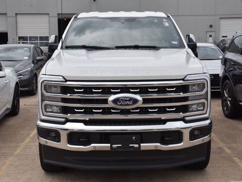 Certified 2025 Ford F250 Lariat w/ Lariat Ultimate Package AWD/4WD image 3