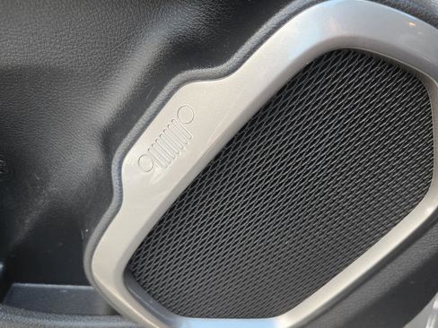 Used 2022 Jeep Renegade Latitude w/ Convenience Group image 29