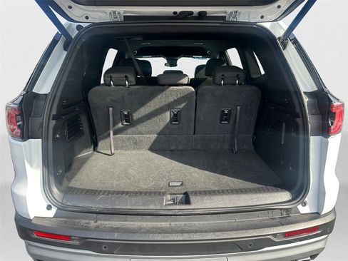 Used 2025 GMC Acadia Elevation image 13