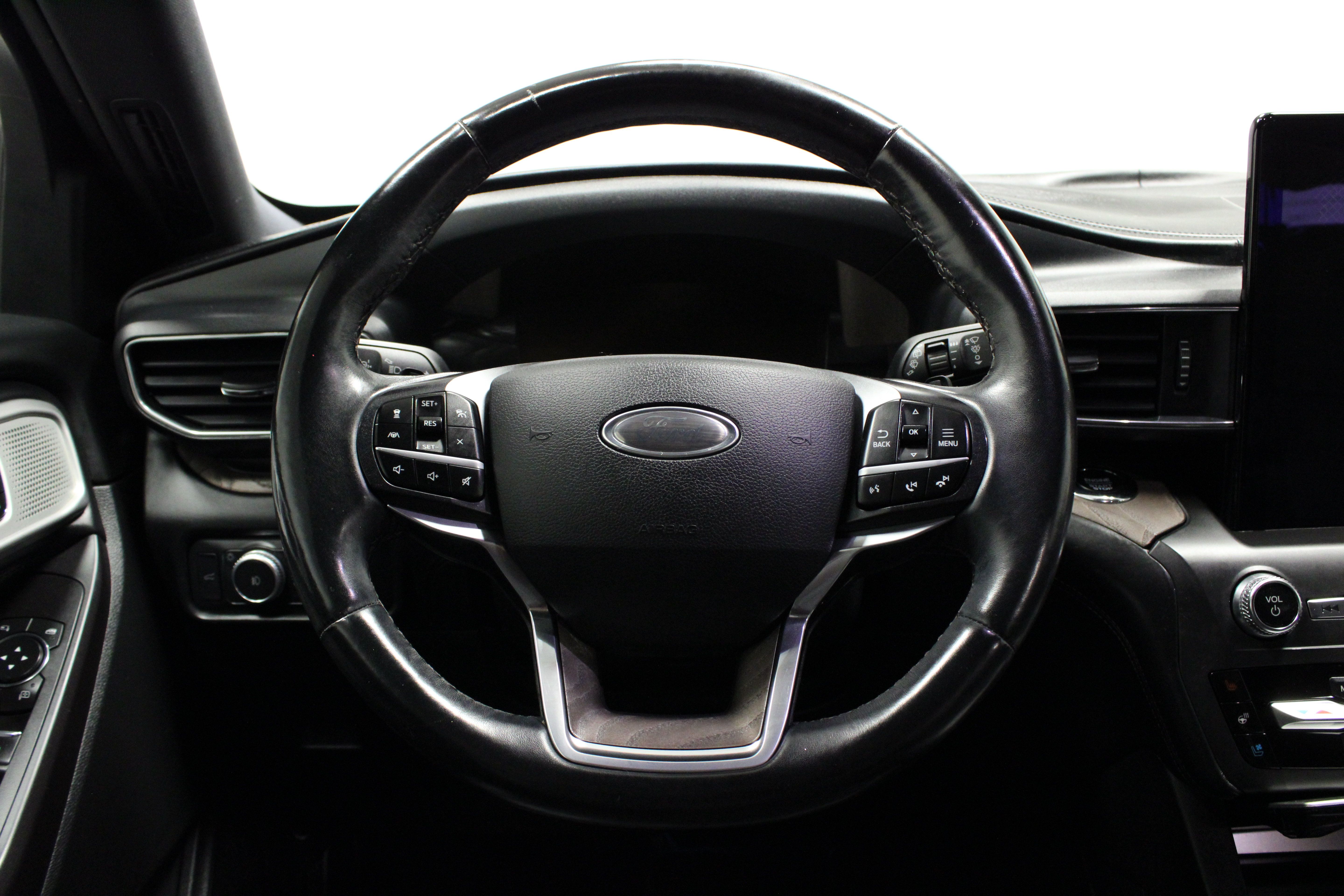 Used 2020 Ford Explorer Platinum w/ Premium Technology Package AWD/4WD image 24