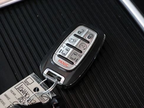 Used 2024 Chrysler Pacifica Touring-L FWD image 38