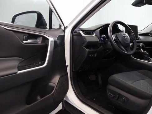 Used 2025 Toyota RAV4 XLE image 9