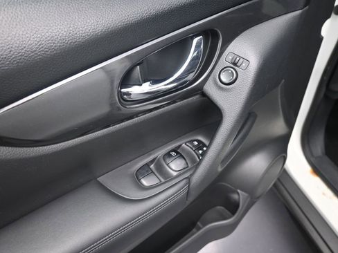 Used 2017 Nissan Rogue S image 15