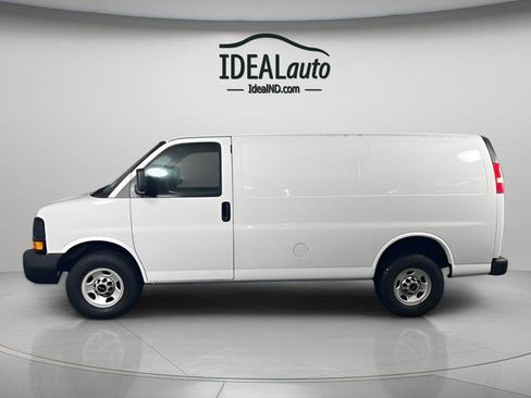 Used 2015 GMC Savana 2500 image 9