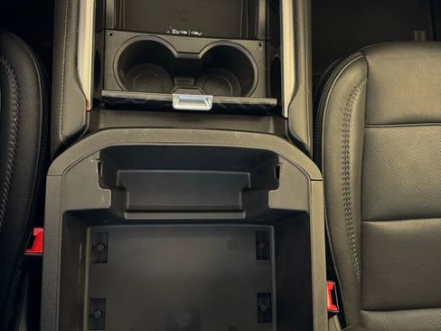 Used 2023 GMC Yukon XL Denali image 16