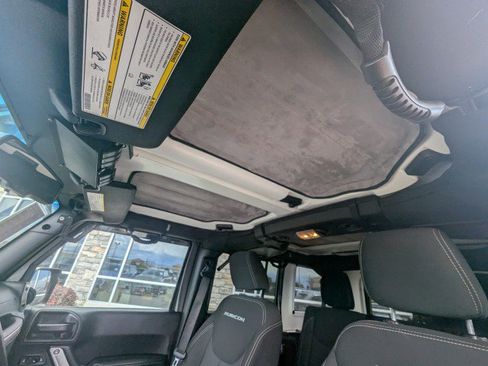 Used 2017 Jeep Wrangler Unlimited Rubicon w/ Connectivity Group AWD/4WD image 21