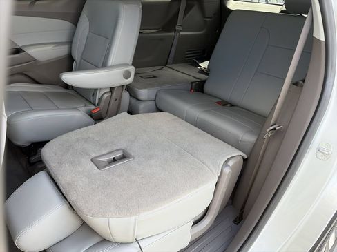 Used 2020 Chevrolet Traverse LT w/ LT Premium Package FWD image 24