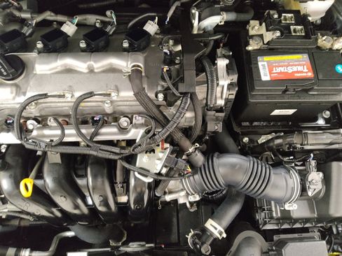 Used 2021 Toyota Corolla LE image 30