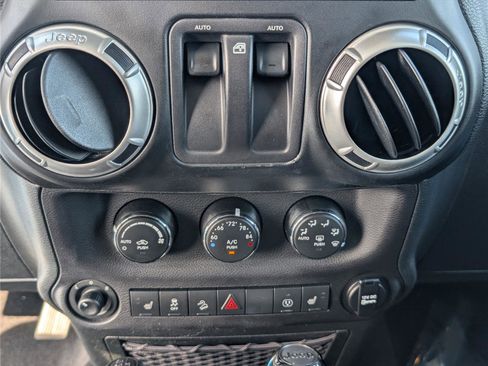Used 2018 Jeep Wrangler Rubicon w/ Power Convenience Group image 25