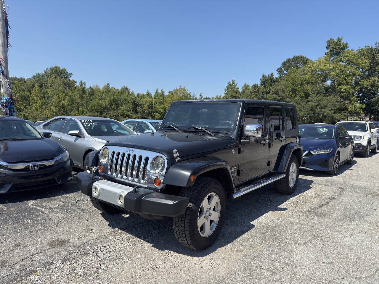 Used 2009 Jeep Wrangler Unlimited Sahara w/ Mopar Leather Group AWD/4WD image 2