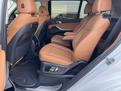 Used 2022 BMW X7 xDrive40i w/ Premium Package AWD/4WD image 5
