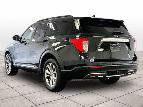 Used 2023 Ford Explorer XLT w/ Equipment Group 202A AWD/4WD image 10