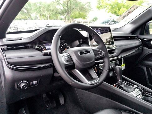 New 2026 Jeep Compass Latitude image 11