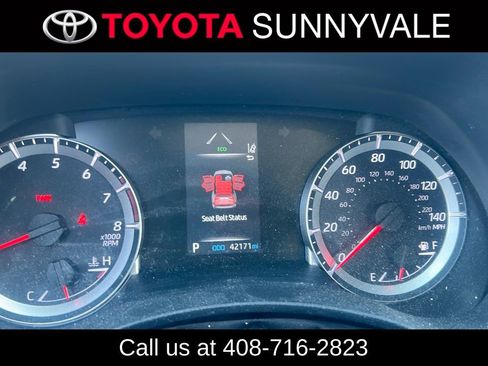 Used 2022 Toyota Highlander LE AWD/4WD image 3