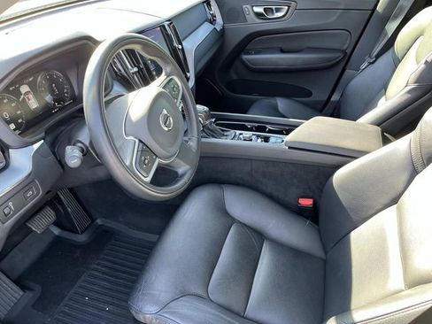 Used 2020 Volvo XC60 T5 Momentum image 25