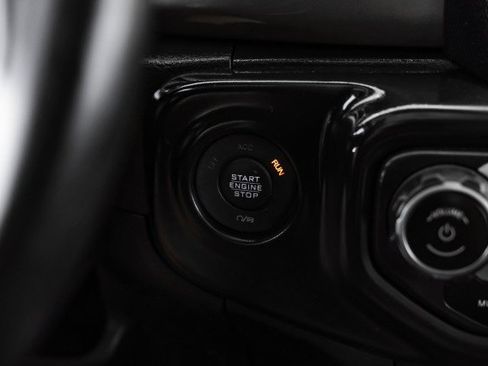 Used 2018 Jeep Wrangler Rubicon AWD/4WD image 17