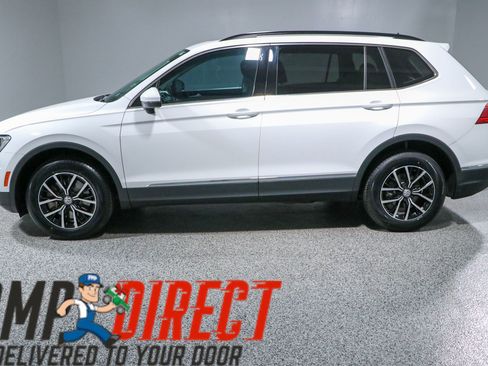 Used 2021 Volkswagen Tiguan SE w/ Panoramic Sunroof Package FWD image 10