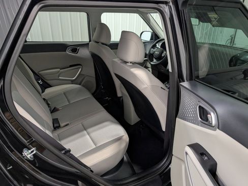 Used 2025 Kia Soul LX w/ LX Technology Package image 24