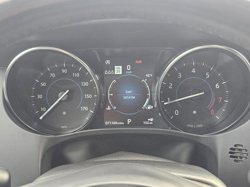 Used 2019 Jaguar F-PACE Premium image 29