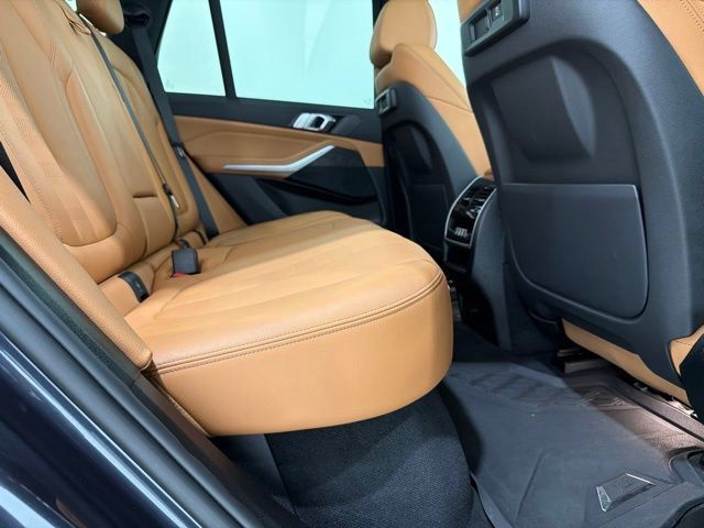 Used 2022 BMW X5 xDrive40i w/ Premium Package AWD/4WD image 23
