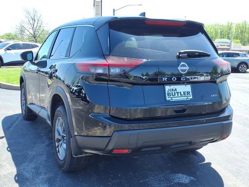 Used 2024 Nissan Rogue S AWD/4WD image 2